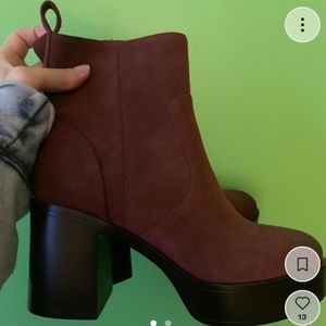 NEW, Never Worn Steve Madden Suede Platform boots